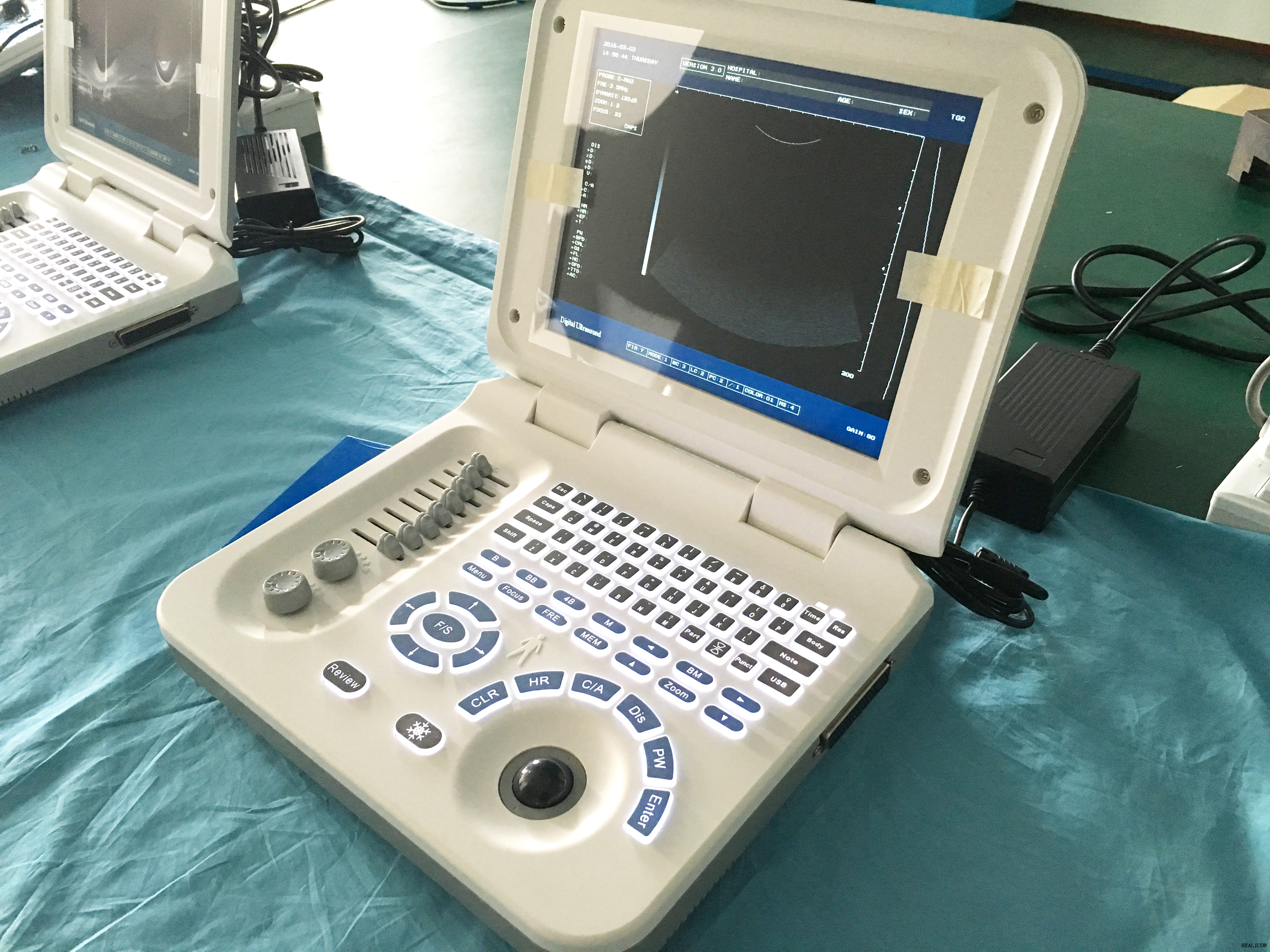 Machine portative de scanner à ultrasons 3D d'équipement de diagnostic de vente chaude HBW-3